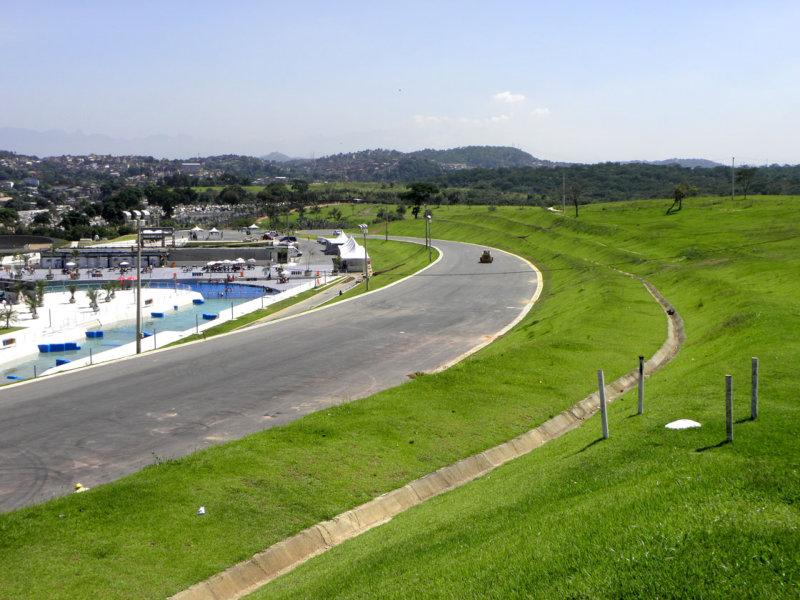 Rio de Janeiro + Verde com grama Esmeralda da Itograss